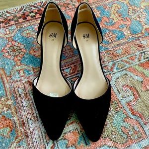 Pointed toe pumps